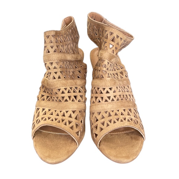 Nature Breeze Tan Suede Booties Sz 10 Laser Cutout Designs Open Toe 4 1/2” - Picture 3 of 12